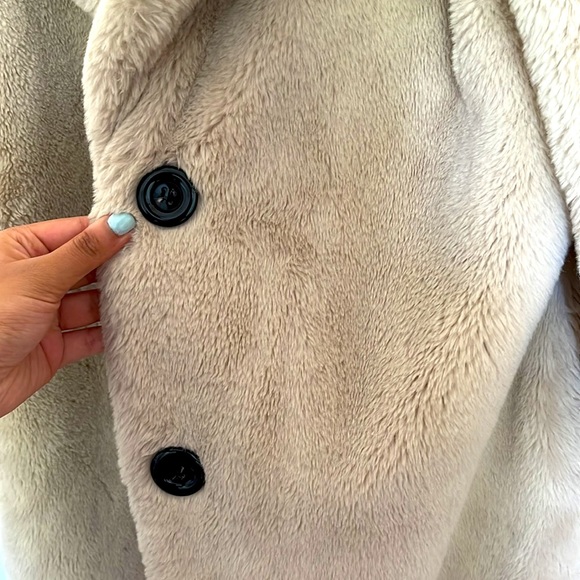 Fluffy, fur jacket perfect for fall and winter! 3 black buttons, 2 pockets! - Picture 3 of 3